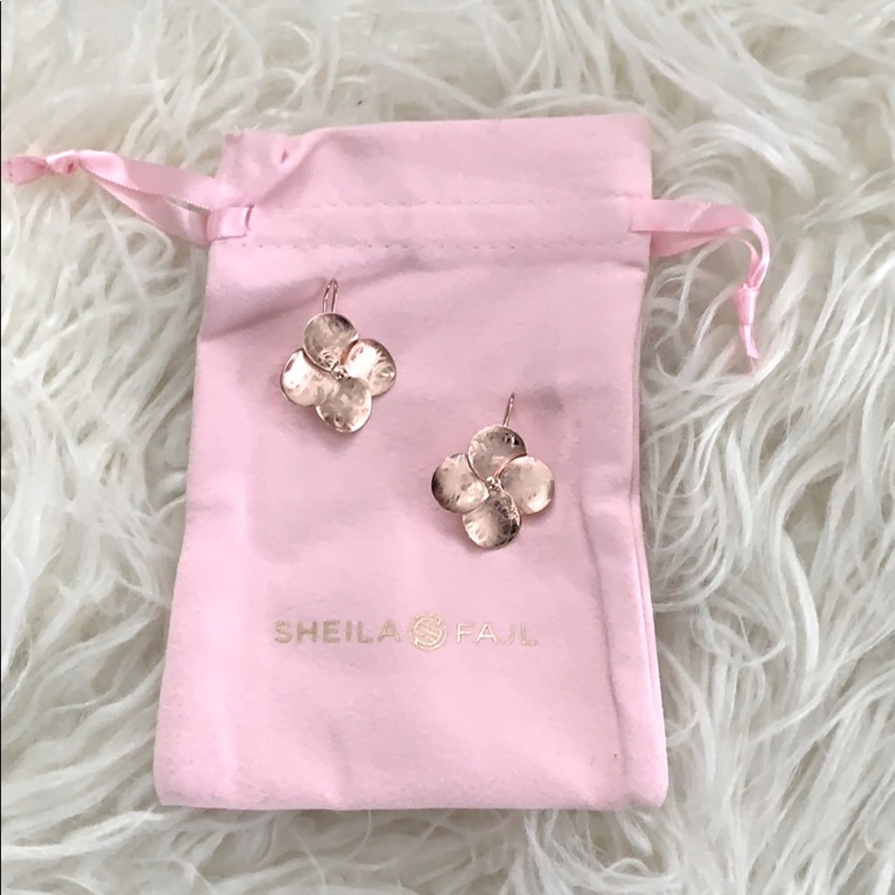 SHEILA FAJL FLOWER DROP EARRING